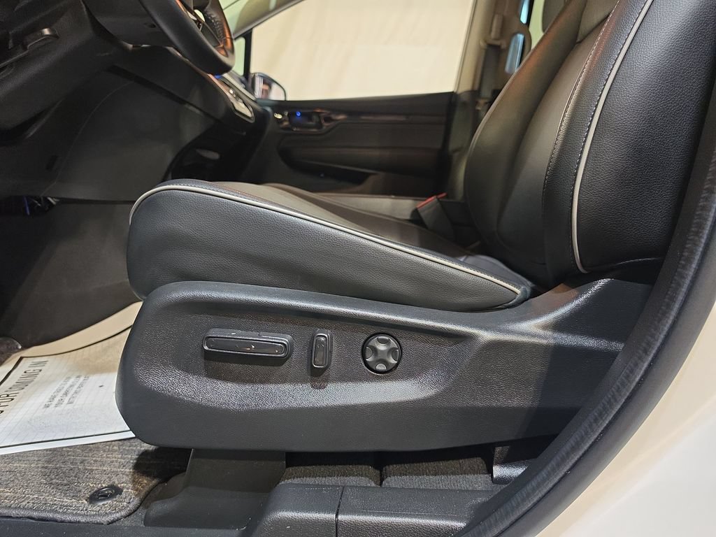 Certified 2025 Honda Odyssey Touring image 14