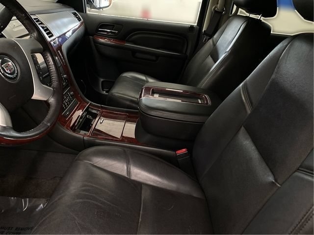 Used 2013 Cadillac Escalade AWD image 10