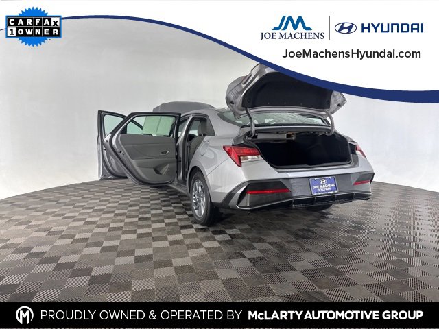 Used 2025 Hyundai Elantra Blue image 19