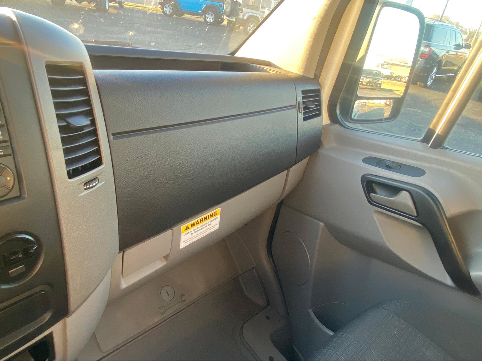 Used 2015 Freightliner Sprinter 2500 RWD image 29