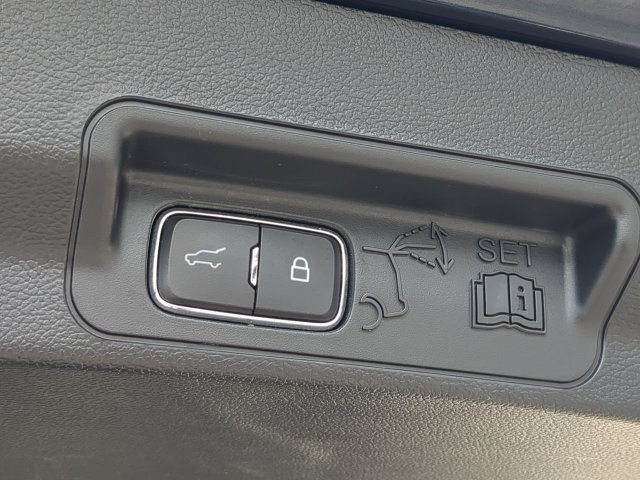 Used 2023 Ford Explorer XLT RWD image 15
