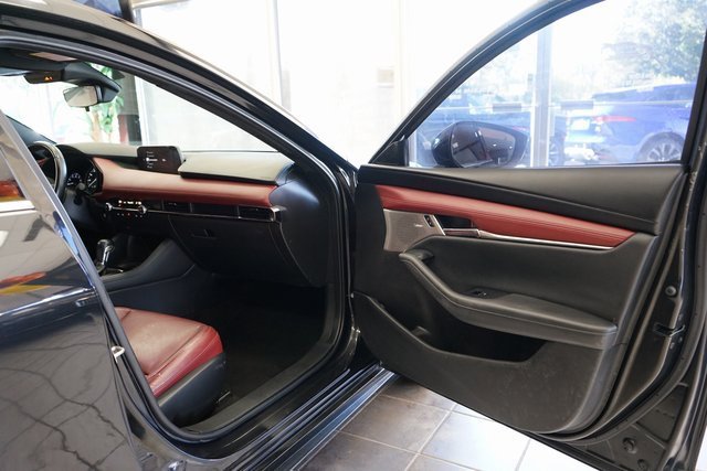 Used 2020 MAZDA MAZDA3 Hatchback w/ Premium Package image 39