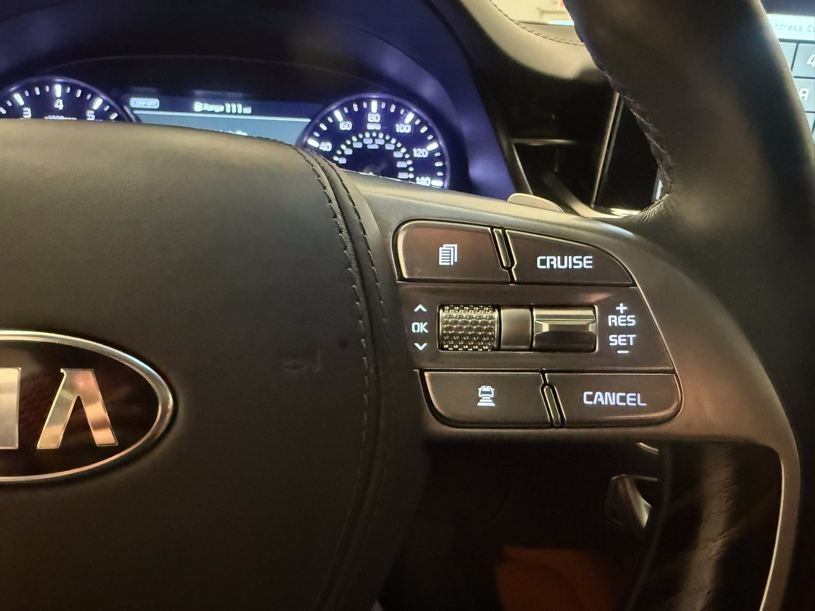 Used 2020 Kia K900 Luxury AWD/4WD image 33