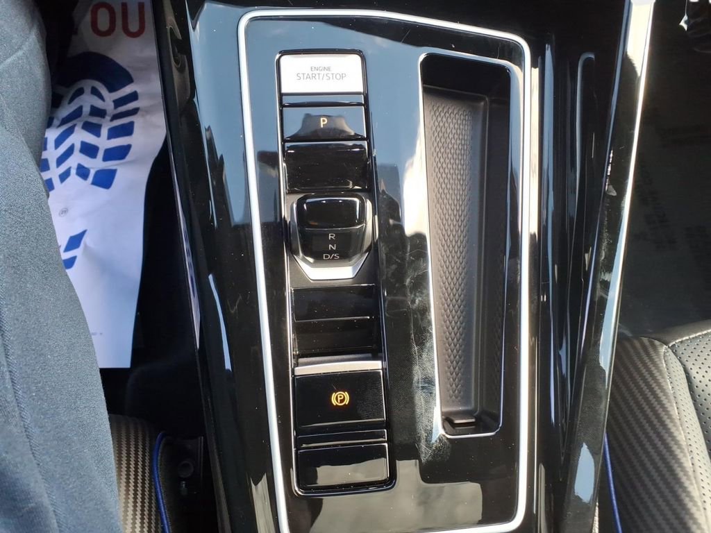 Used 2024 Volkswagen Golf R image 17