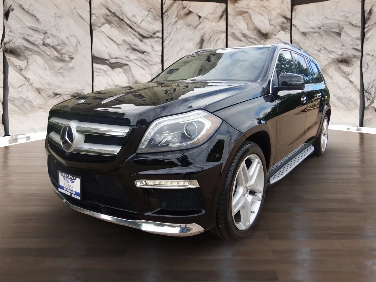 Used 2015 Mercedes-Benz GL 550 4MATIC image 1