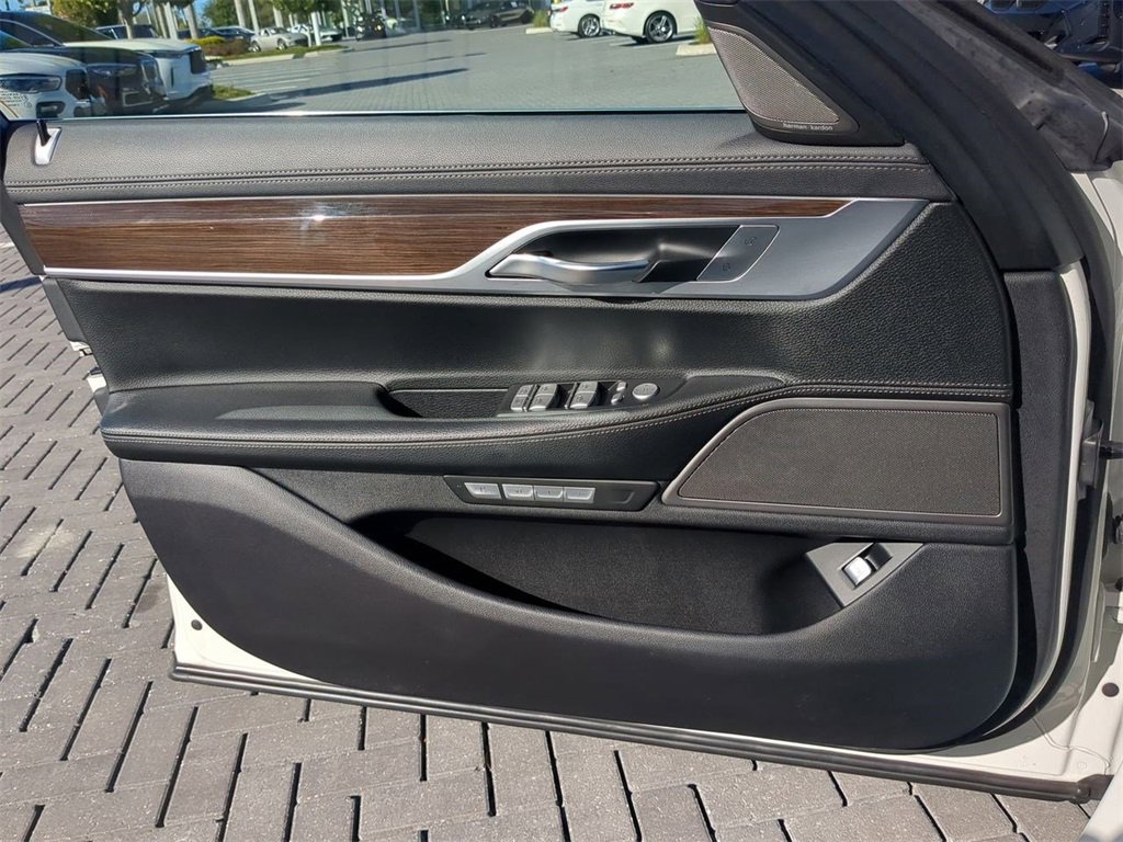 Used 2018 BMW 740i xDrive image 32