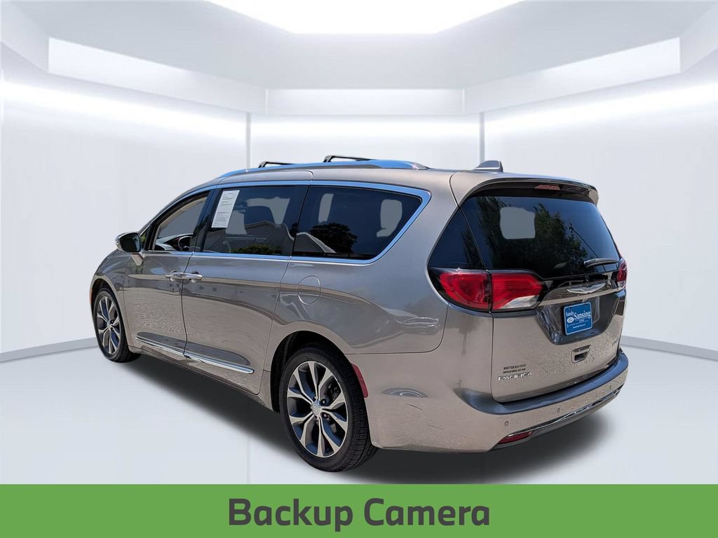 Used 2017 Chrysler Pacifica Limited FWD image 4