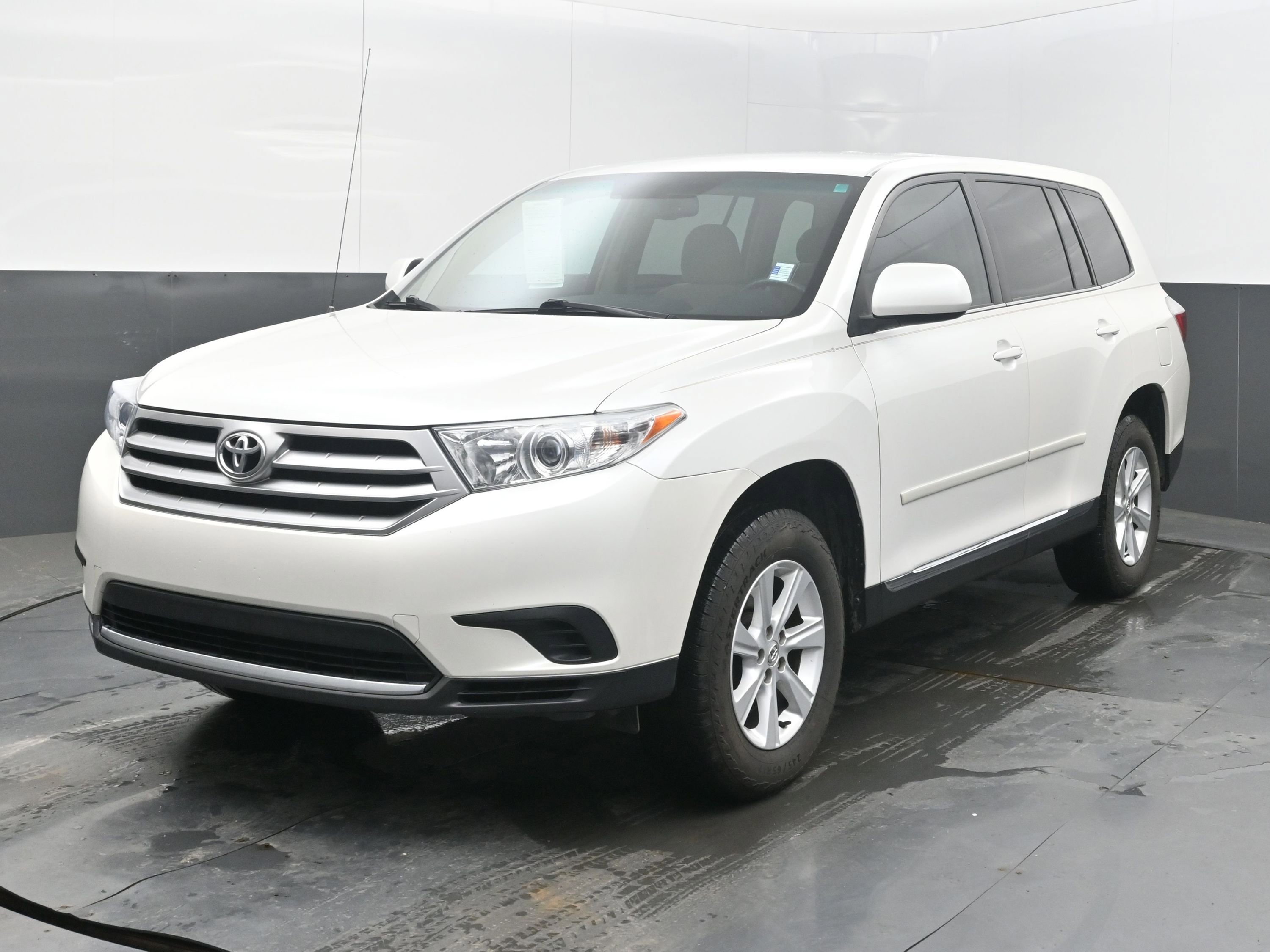 Used 2011 Toyota Highlander 2WD image 3