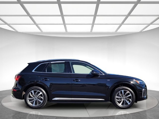 Used 2023 Audi Q5 2.0T Premium w/ Convenience Package AWD/4WD image 3