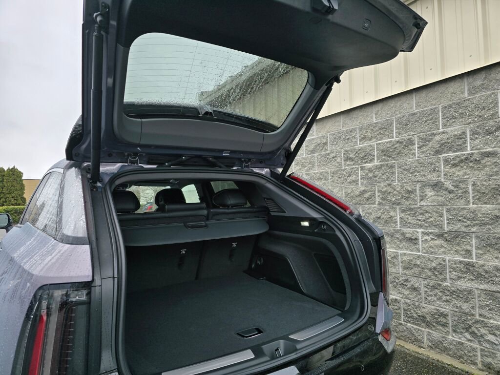 New 2026 Cadillac Optiq Luxury 2 image 7