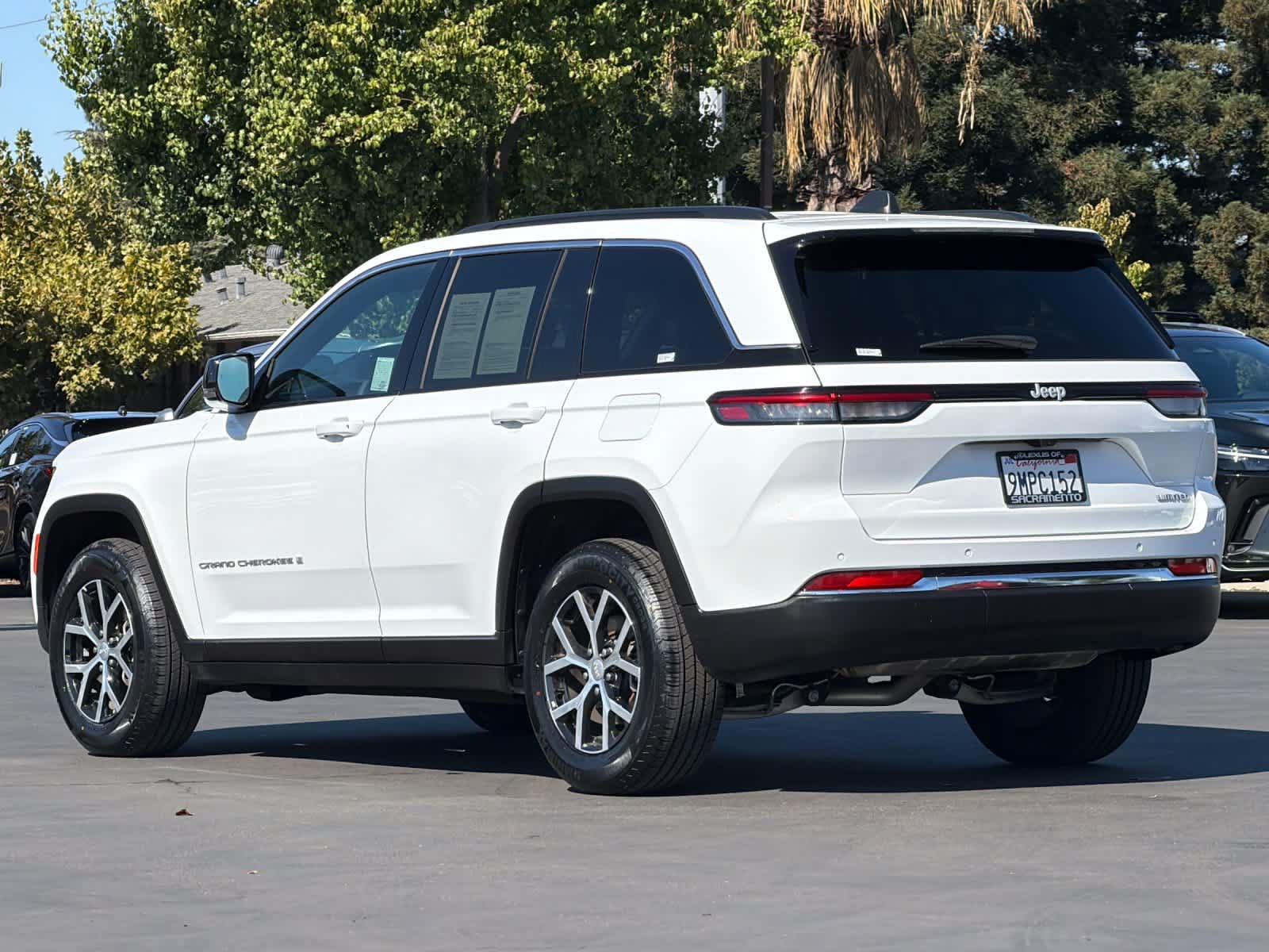 Used 2024 Jeep Grand Cherokee Limited RWD image 7