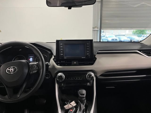 Used 2020 Toyota RAV4 XLE w/ Convenience Package FWD image 19