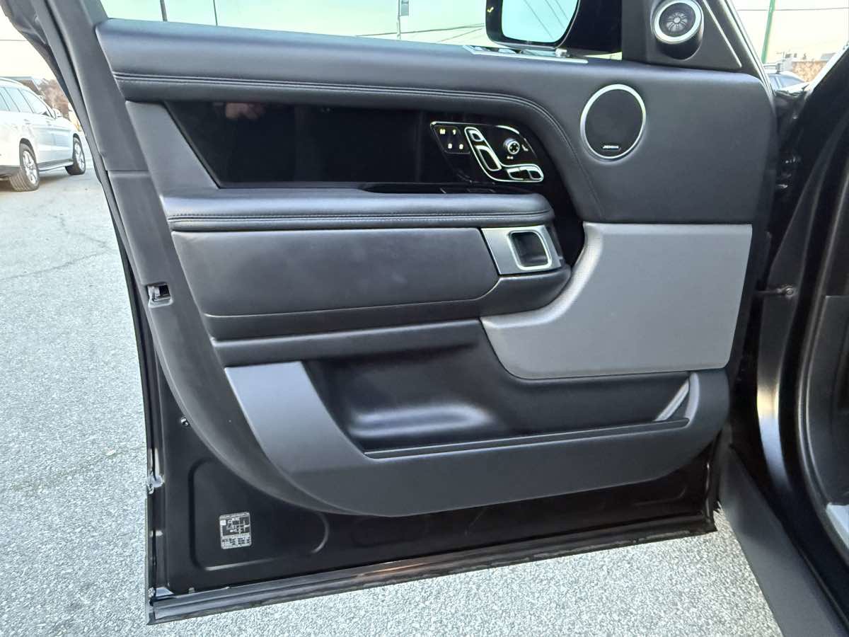 Used 2019 Land Rover Range Rover Long Wheelbase Supercharged image 35
