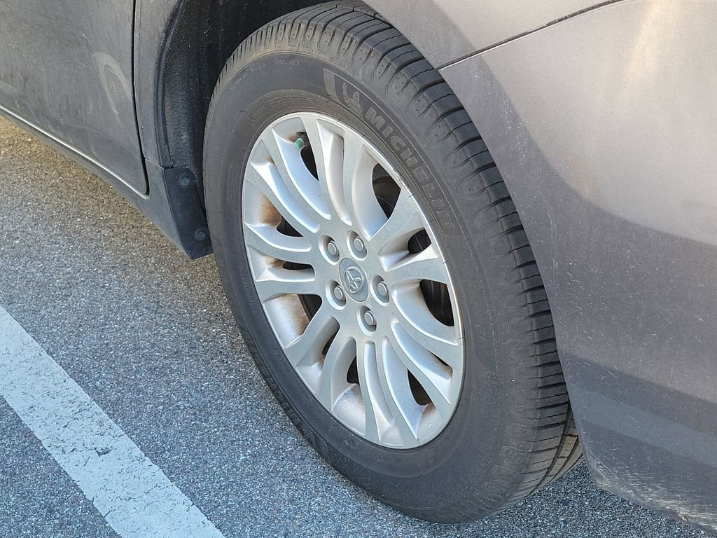 Used 2014 Toyota Sienna XLE image 10