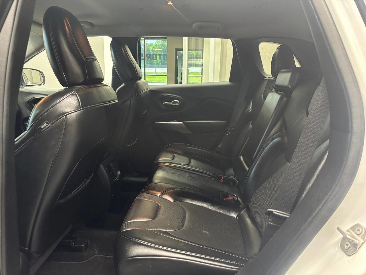 Used 2021 Jeep Cherokee Latitude Lux AWD/4WD image 17