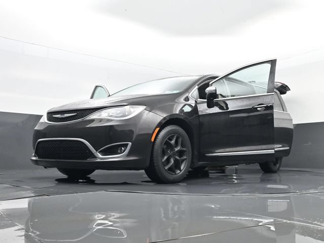 Used 2018 Chrysler Pacifica Limited FWD image 39
