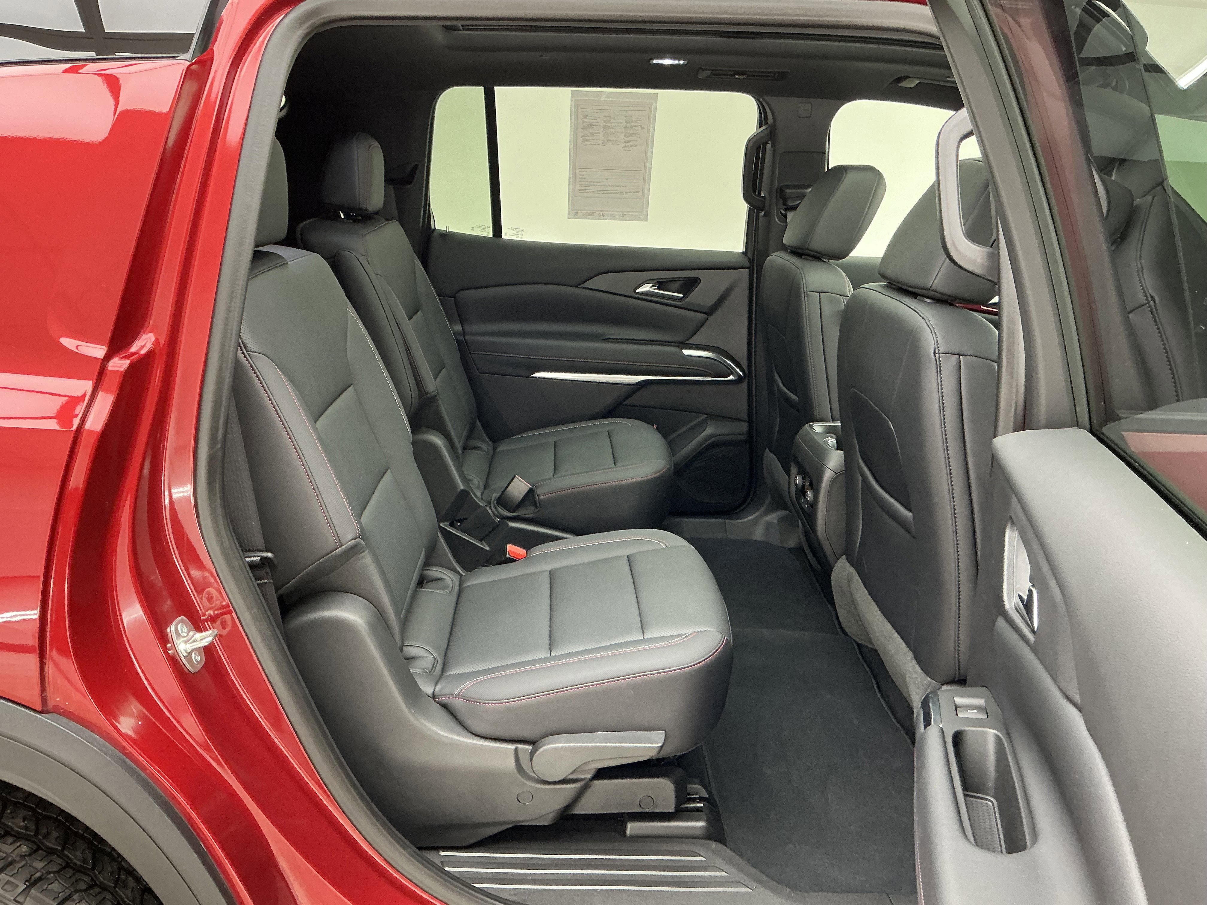 Used 2025 Chevrolet Traverse Z71 image 23