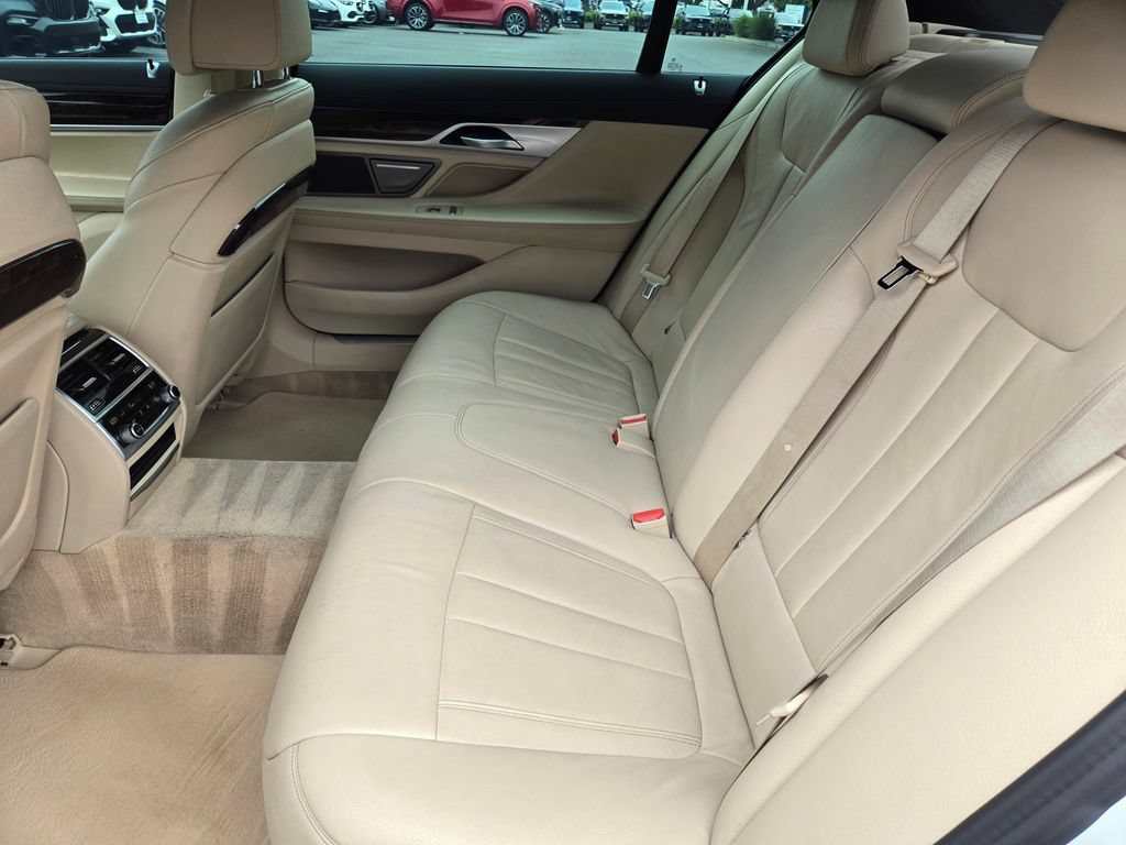 Used 2021 BMW 740i w/ M Sport Package RWD image 13