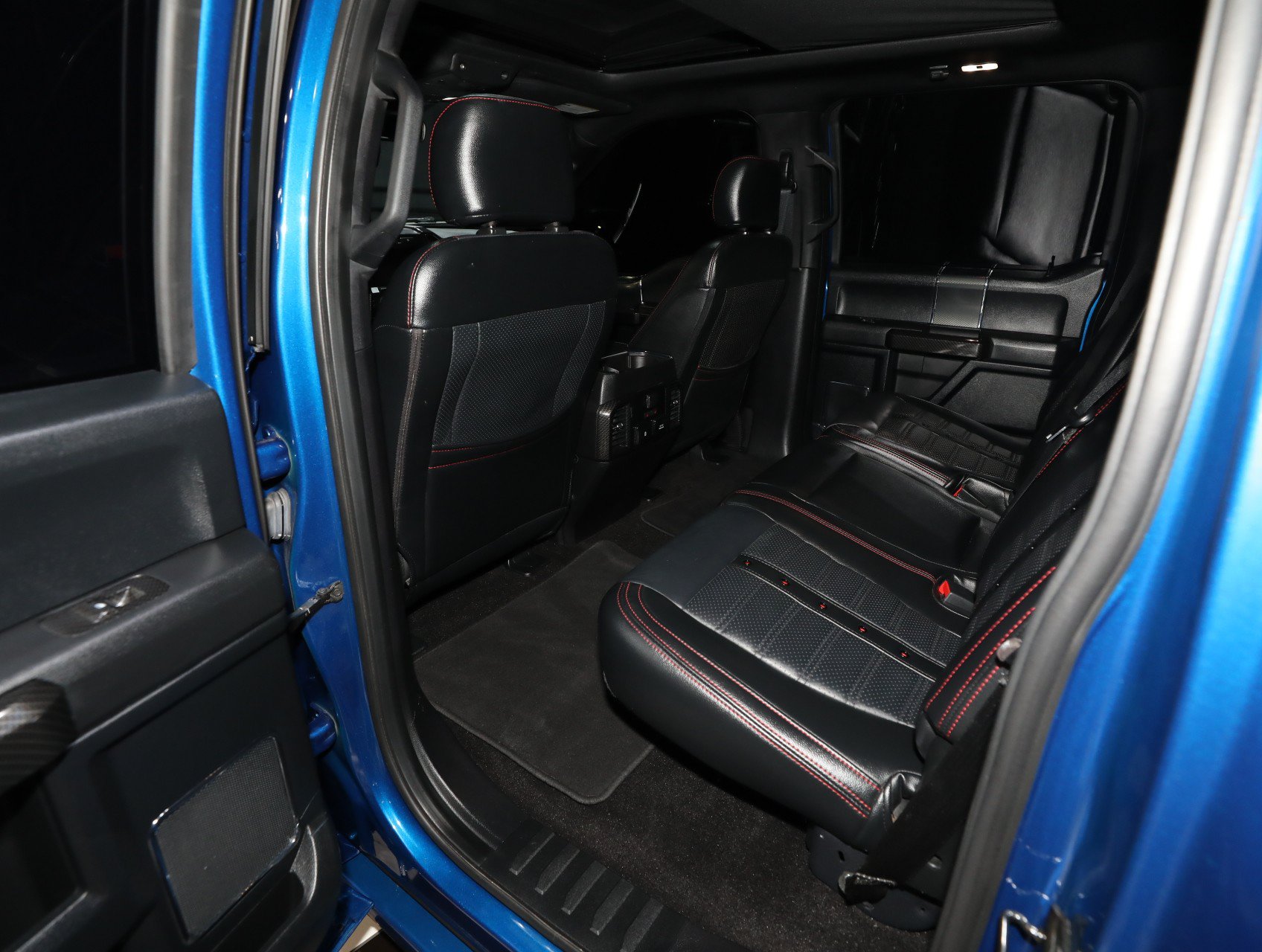 Used 2018 Ford F150 Lariat w/ Equipment Group 502A Luxury AWD/4WD image 4
