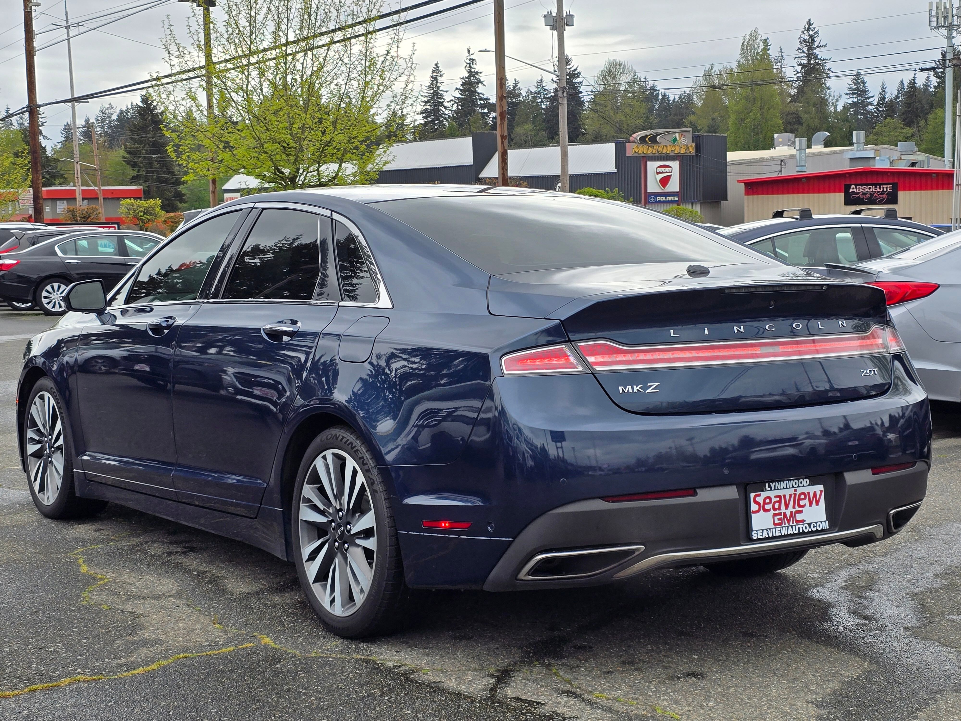 Used 2017 Lincoln MKZ Reserve FWD image 5