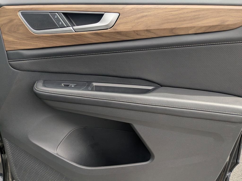 Used 2025 Volkswagen Atlas SE image 32