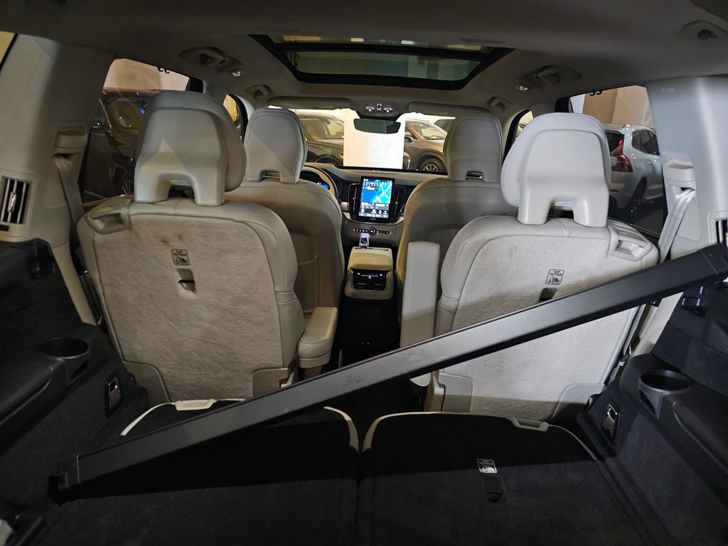 Certified 2025 Volvo XC90 T8 Ultra image 8