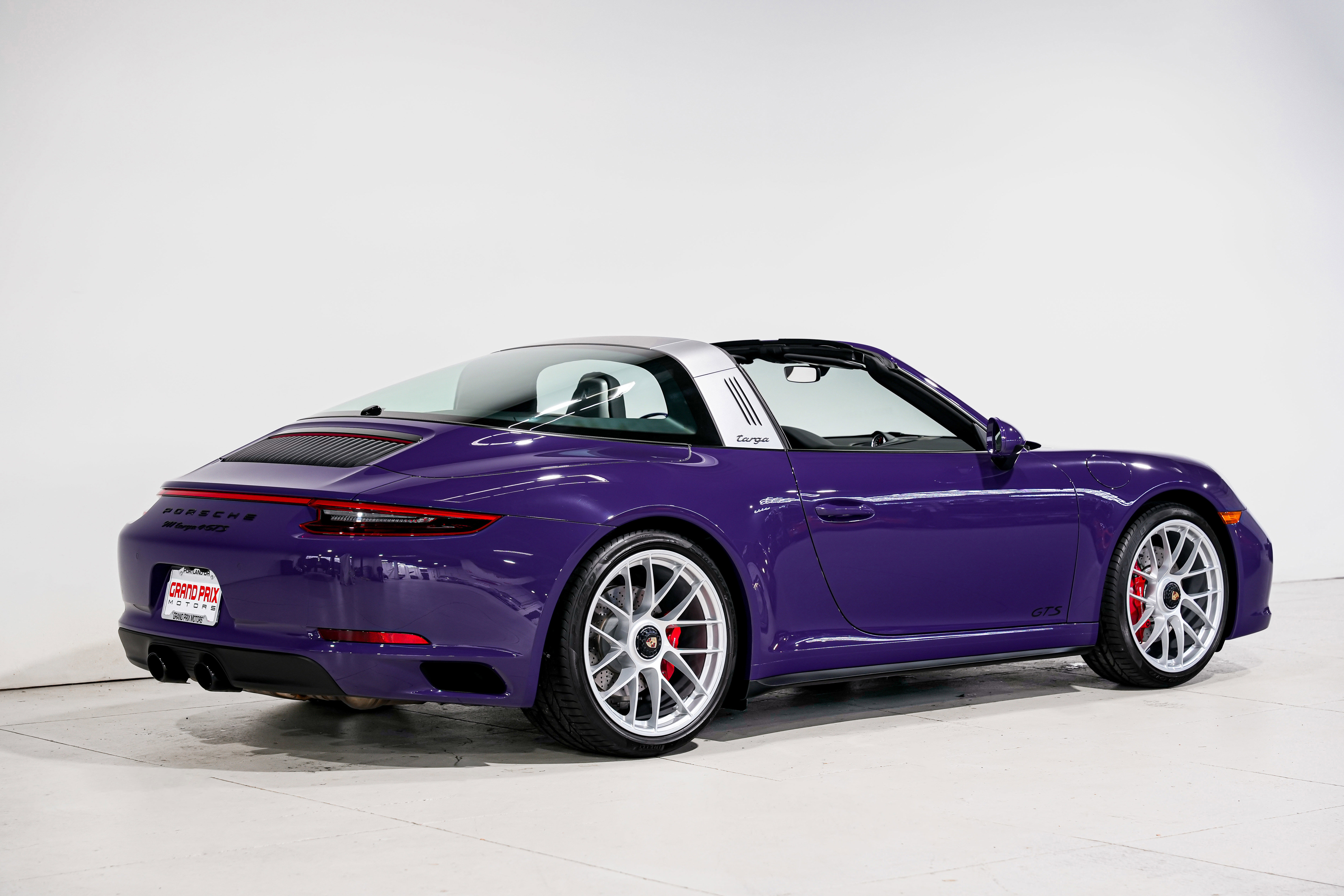 Used 2018 Porsche 911 Targa 4 GTS image 3