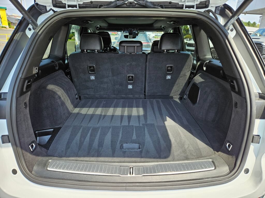 Used 2023 Jeep Grand Cherokee Summit w/ Luxury Tech Group V AWD/4WD image 13