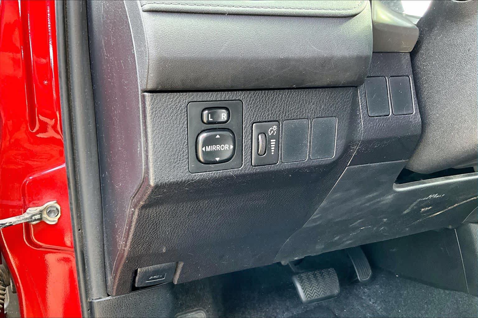 Used 2016 Toyota RAV4 LE FWD image 32
