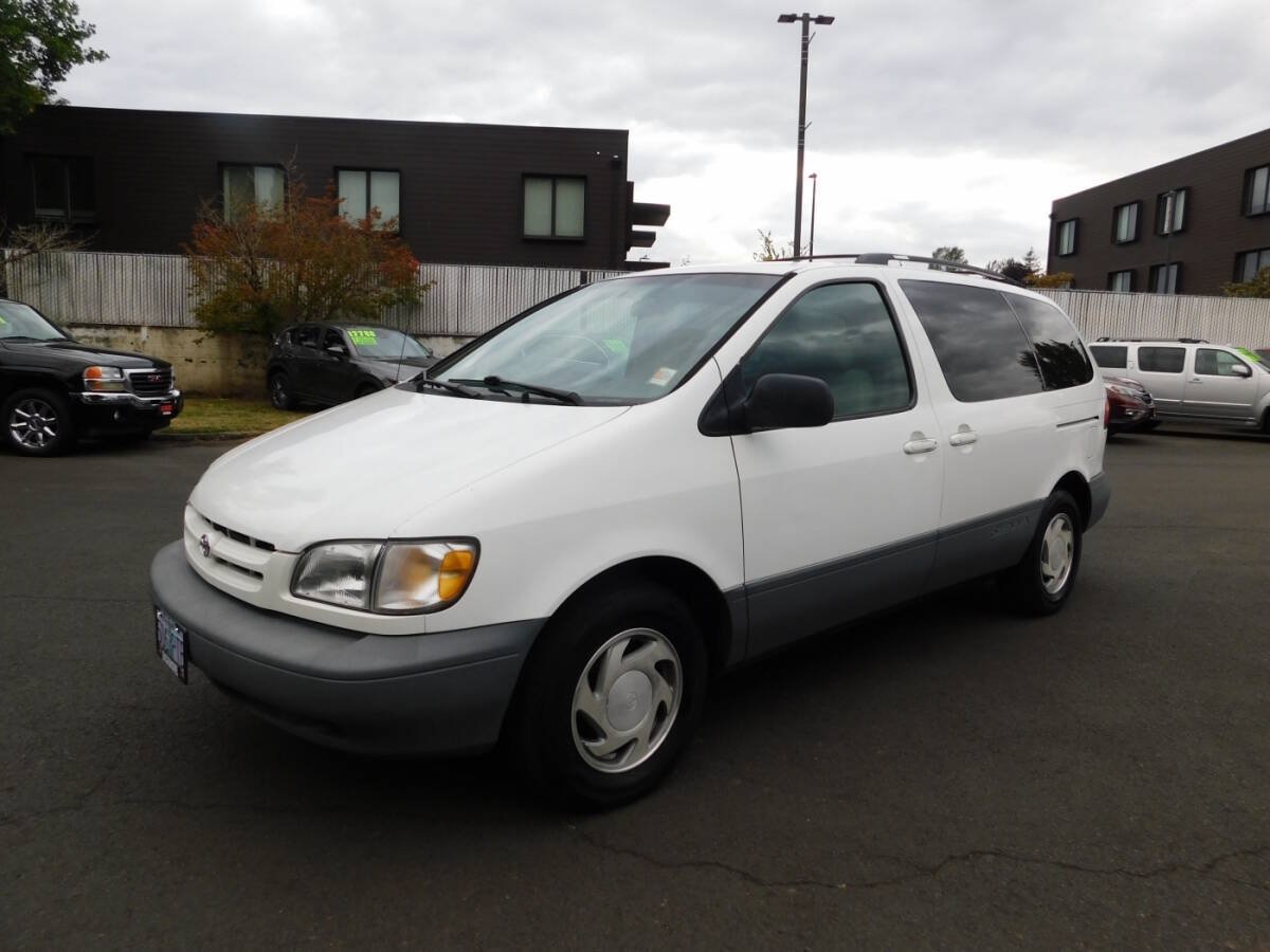 Used 2000 Toyota Sienna LE w/ LE Extra Value Pkg FWD image 4