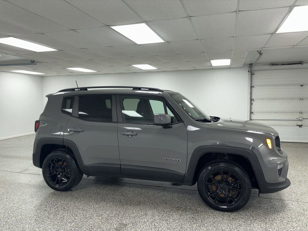 Used 2019 Jeep Renegade Latitude w/ Cold Weather Group image 1