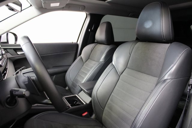 Used 2024 Mitsubishi Outlander SE Black Edition image 11