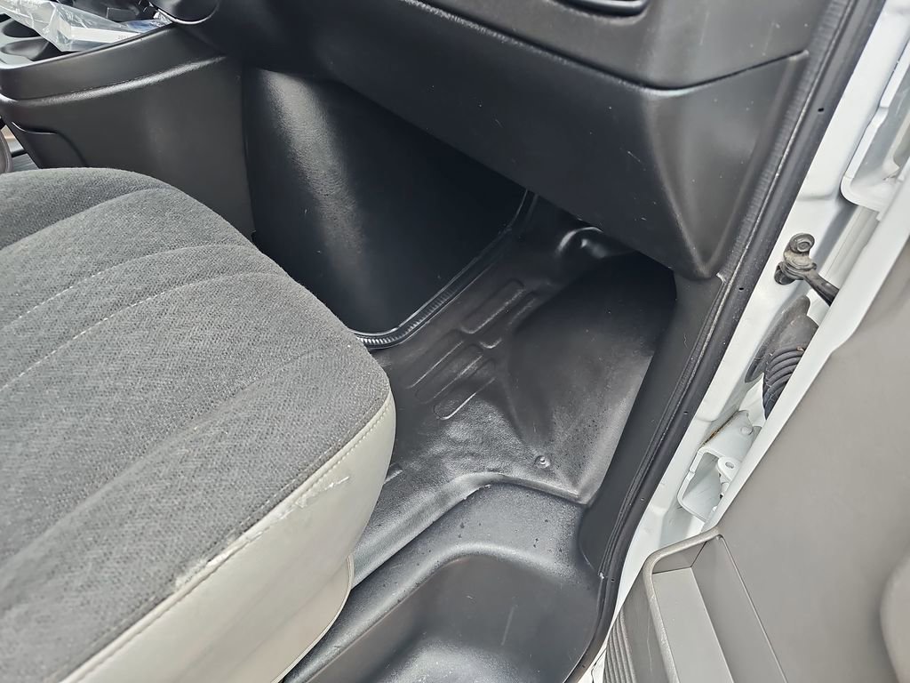 Used 2024 Chevrolet Express 2500 w/ Driver Convenience Package image 10