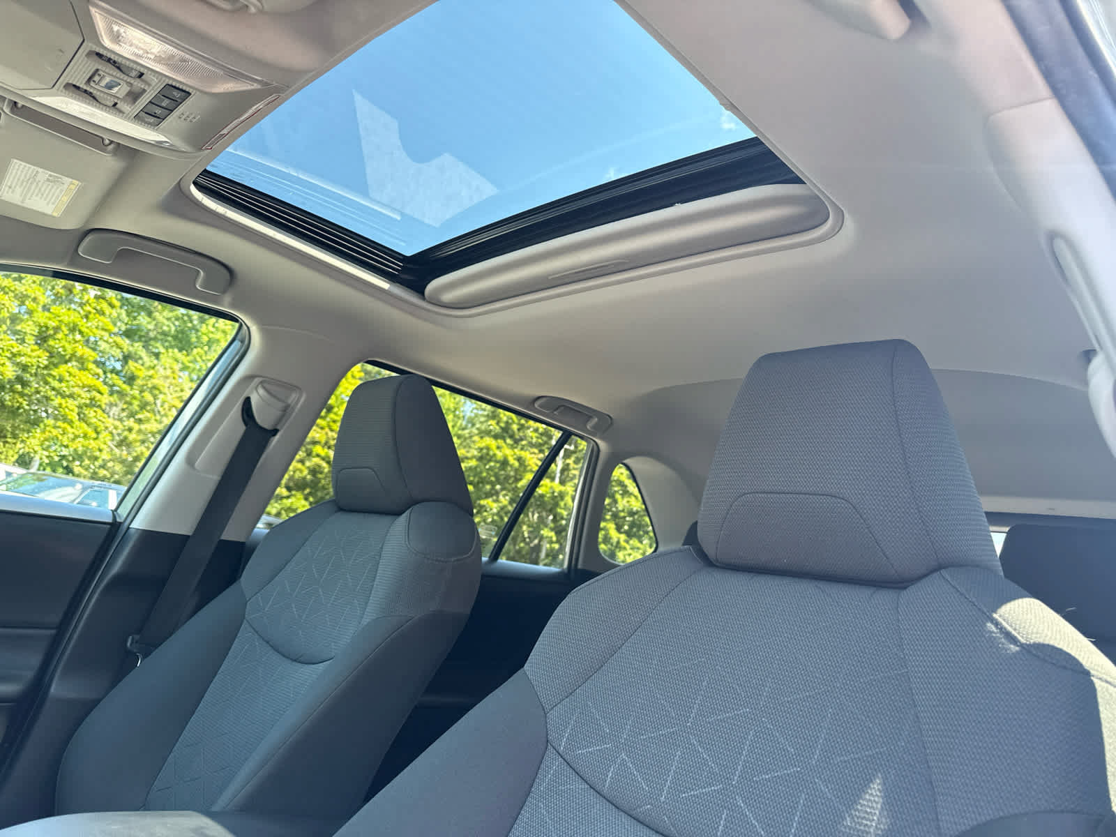Used 2022 Toyota RAV4 XLE w/ Convenience Package AWD/4WD image 12