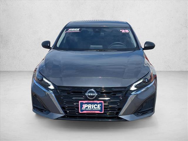Used 2025 Nissan Altima 2.5 SV FWD image 2