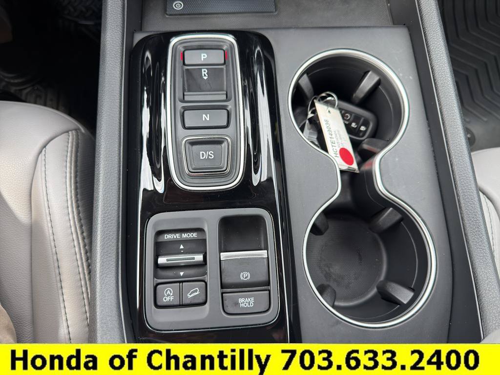 Certified 2025 Honda Pilot Touring image 15