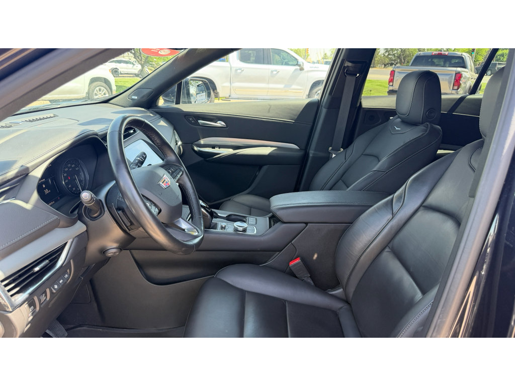 Used 2023 Cadillac XT4 Premium Luxury w/ Technology Package AWD/4WD image 10