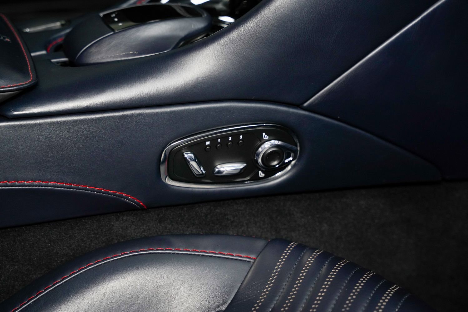 Used 2018 Aston Martin DB11 V12 image 33