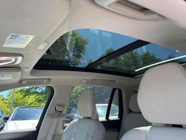 Used 2025 Volvo XC90 T8 Plus w/ Protection Package Premier AWD/4WD image 17