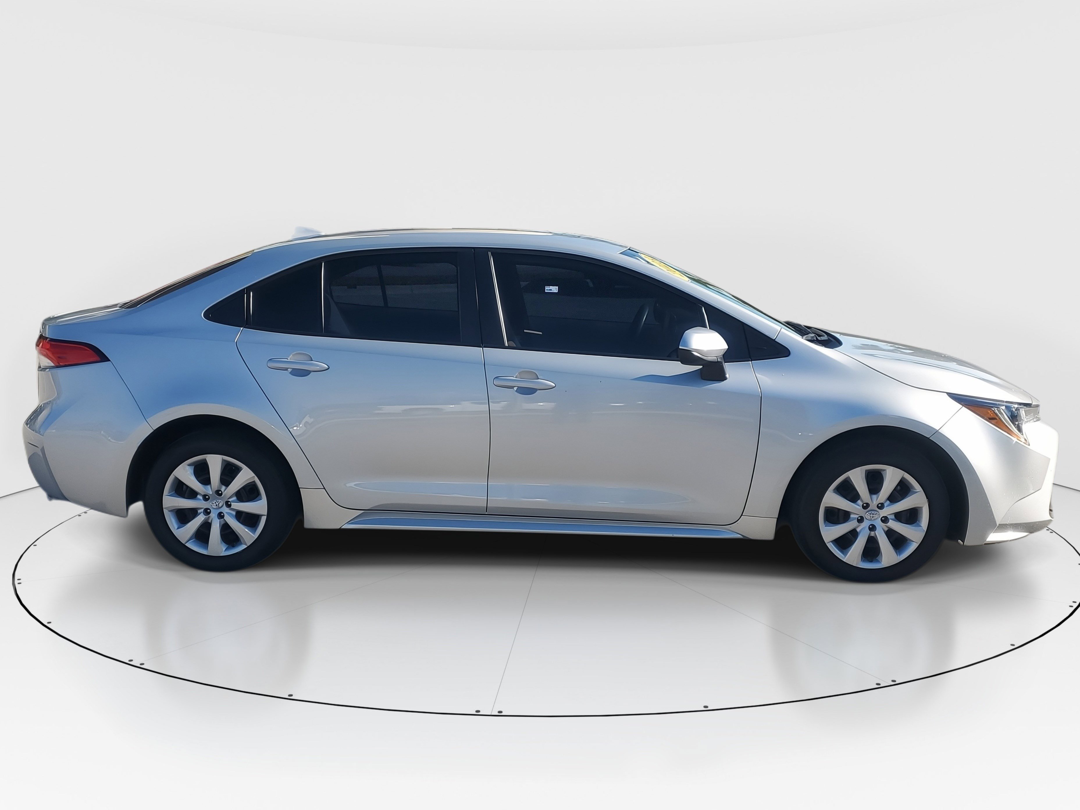 Used 2023 Toyota Corolla LE image 2