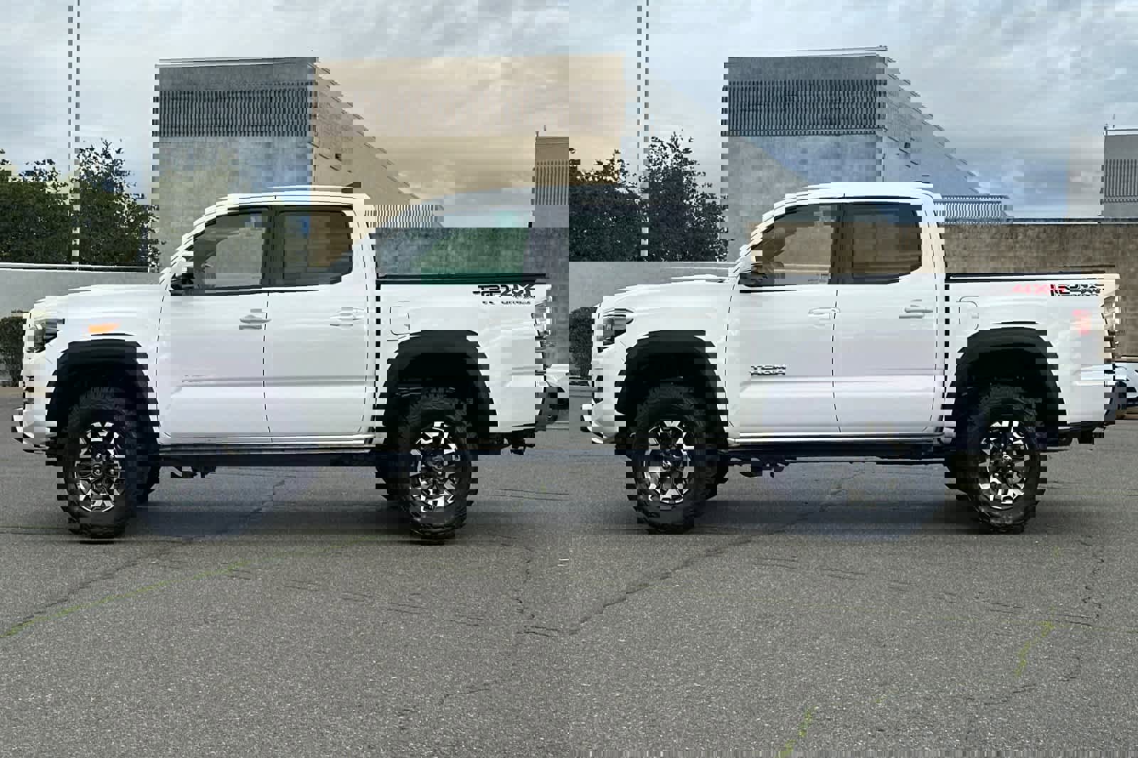 Certified 2023 Toyota Tacoma TRD Off-Road image 9