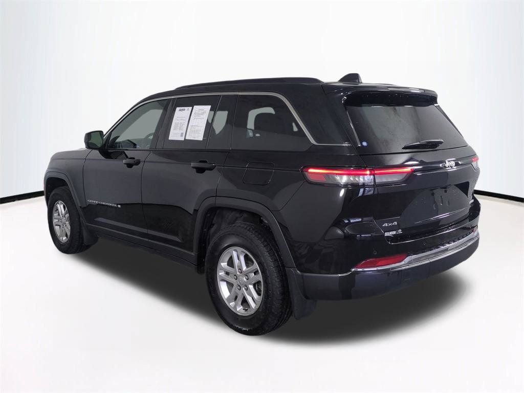 Used 2025 Jeep Grand Cherokee Laredo w/ Luxury Tech Group I AWD/4WD image 7