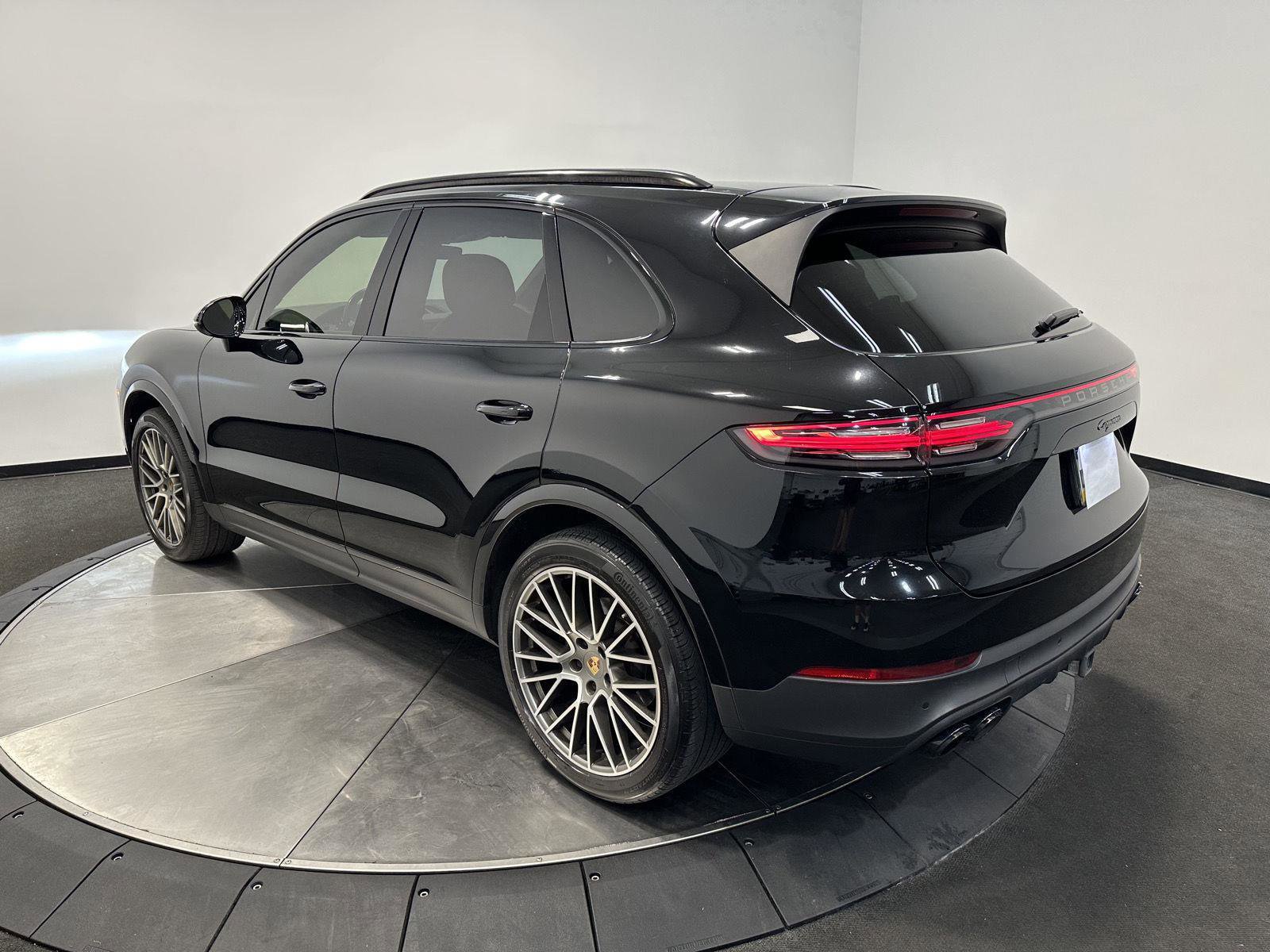 Used 2022 Porsche Cayenne Platinum Edition image 3