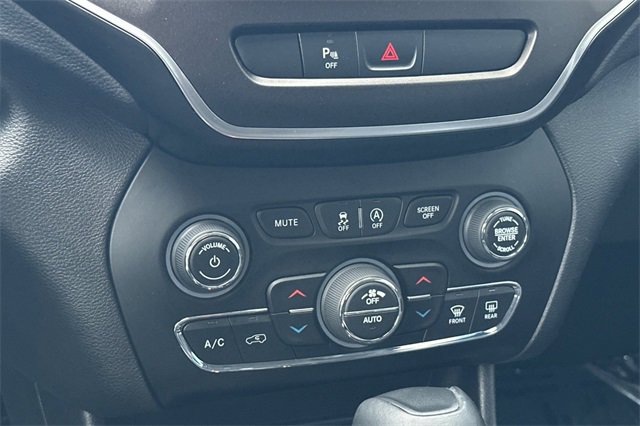 Used 2019 Jeep Cherokee Trailhawk image 23