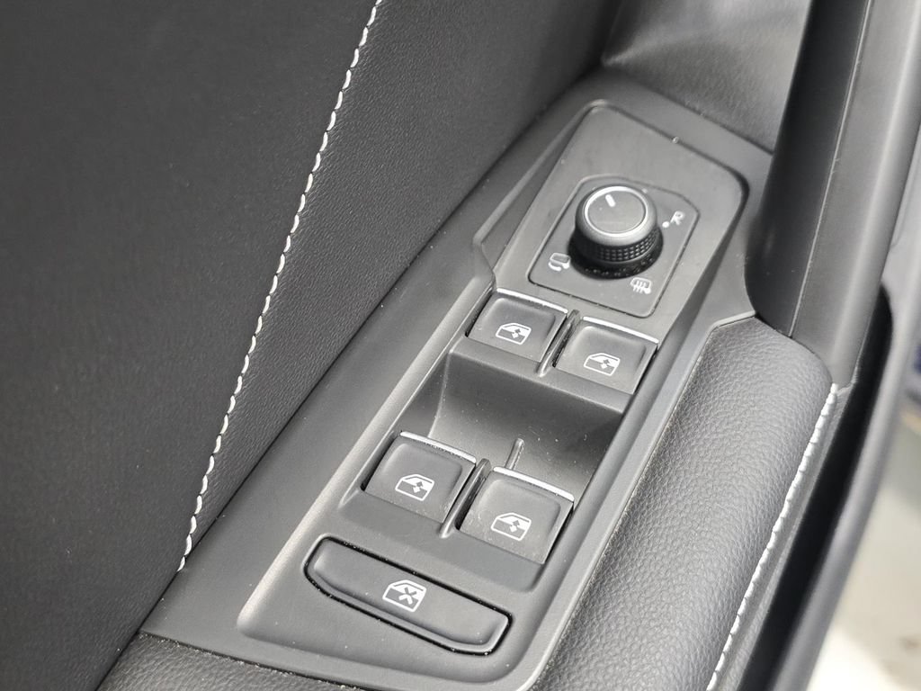 Used 2024 Volkswagen Tiguan SEL R-Line AWD/4WD image 23