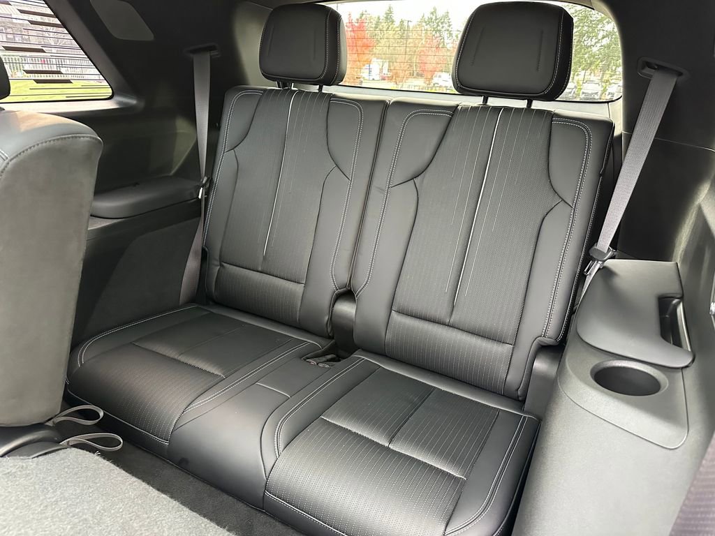 Used 2026 Cadillac Vistiq Sport image 17