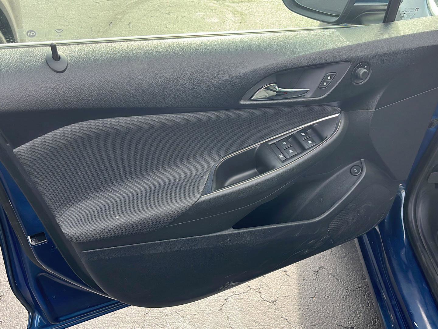 Used 2019 Chevrolet Cruze LT w/ Convenience Package image 20