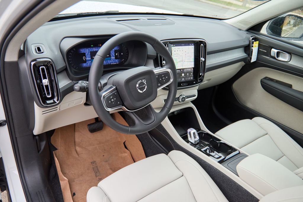 New 2026 Volvo XC40 B5 Plus w/ Protection Package Premier image 12