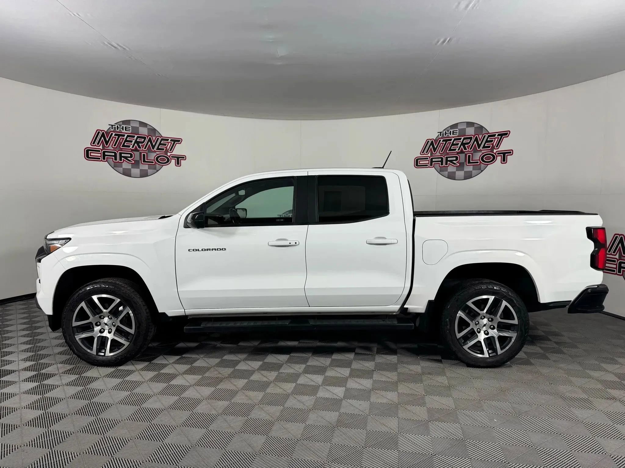 Used 2023 Chevrolet Colorado Z71 w/ Z71 Convenience Package 2 image 4