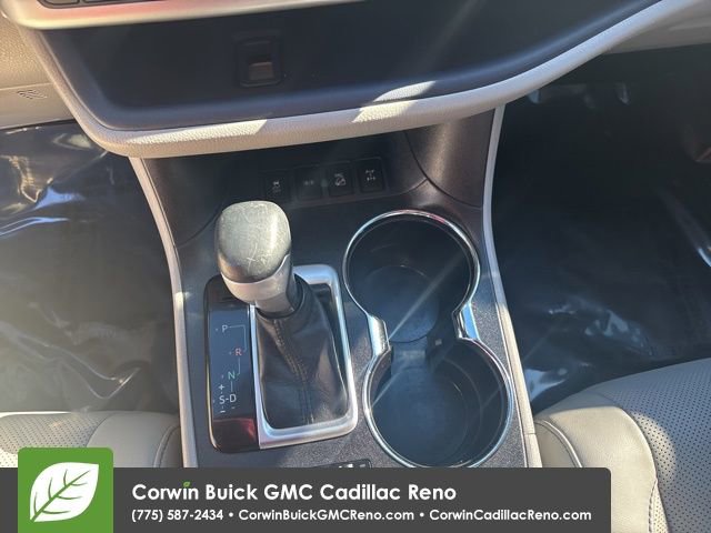 Used 2015 Toyota Highlander Limited w/ Driver Technology Package image 24